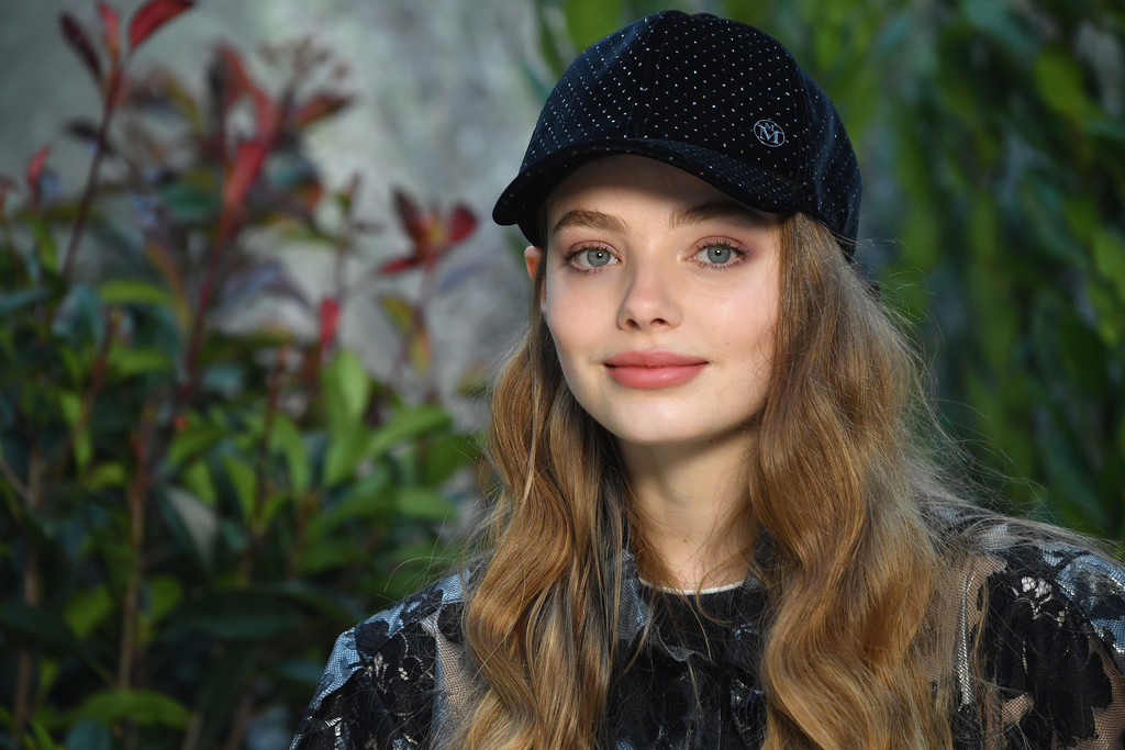 看kristine froseth 这天使脸和漫画腿,活像一个真人版芭比娃娃