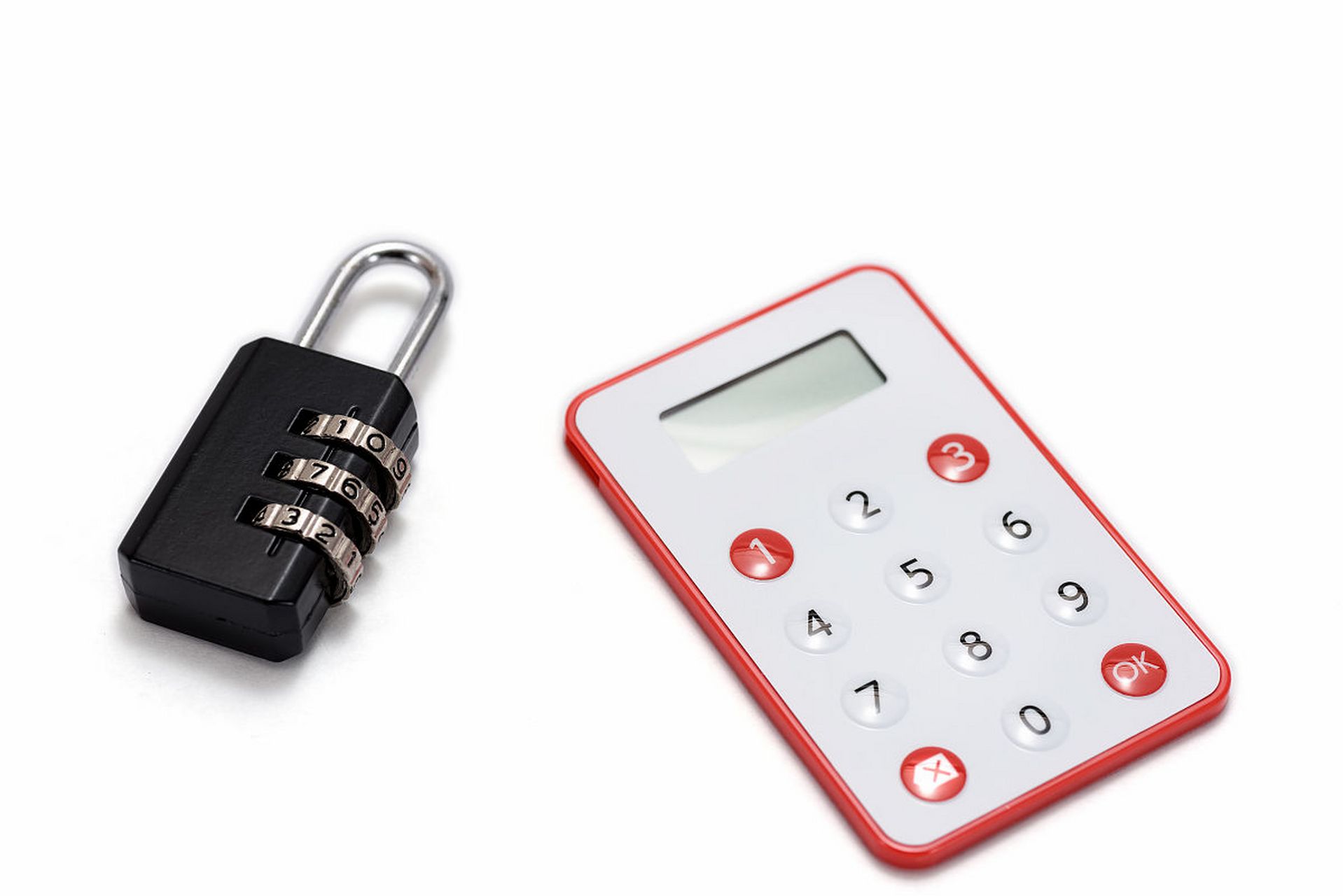 工行电子密码器具体的使用方法为:  1,首先长按电子密码器的"开机