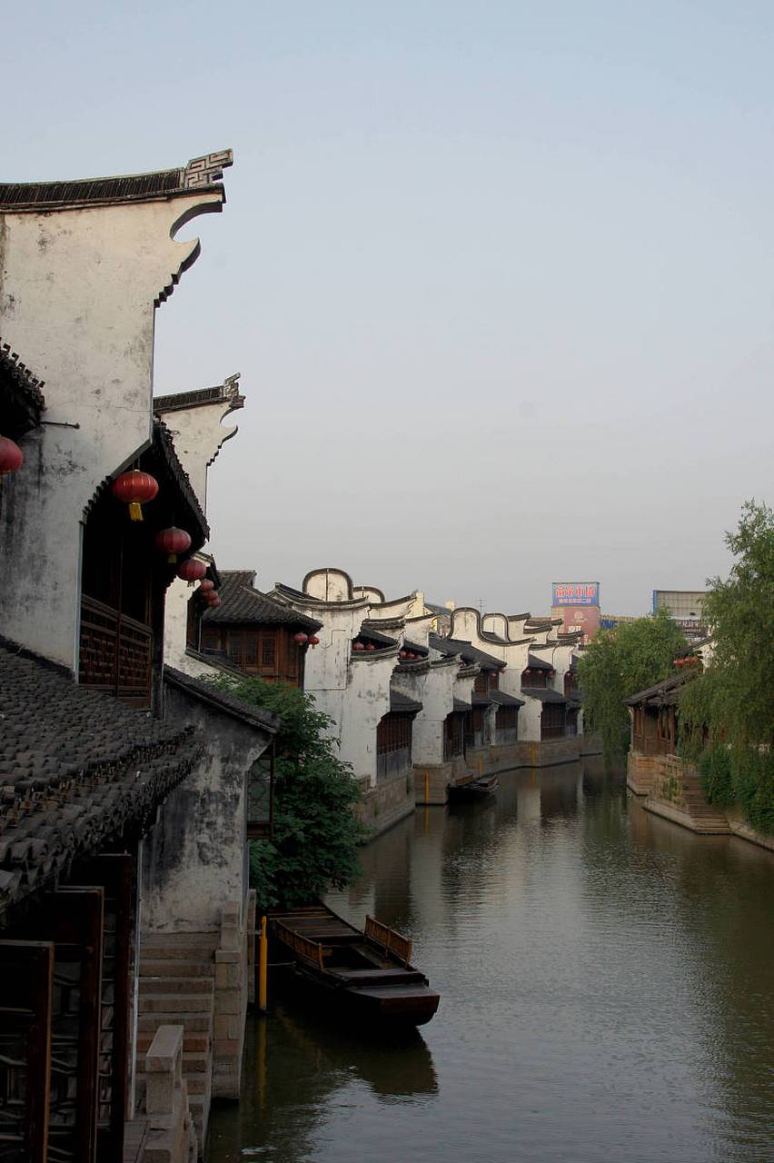 我叫周咏,今年29岁,这天晚上下班回家后,我也不想做饭,因为连续加了几