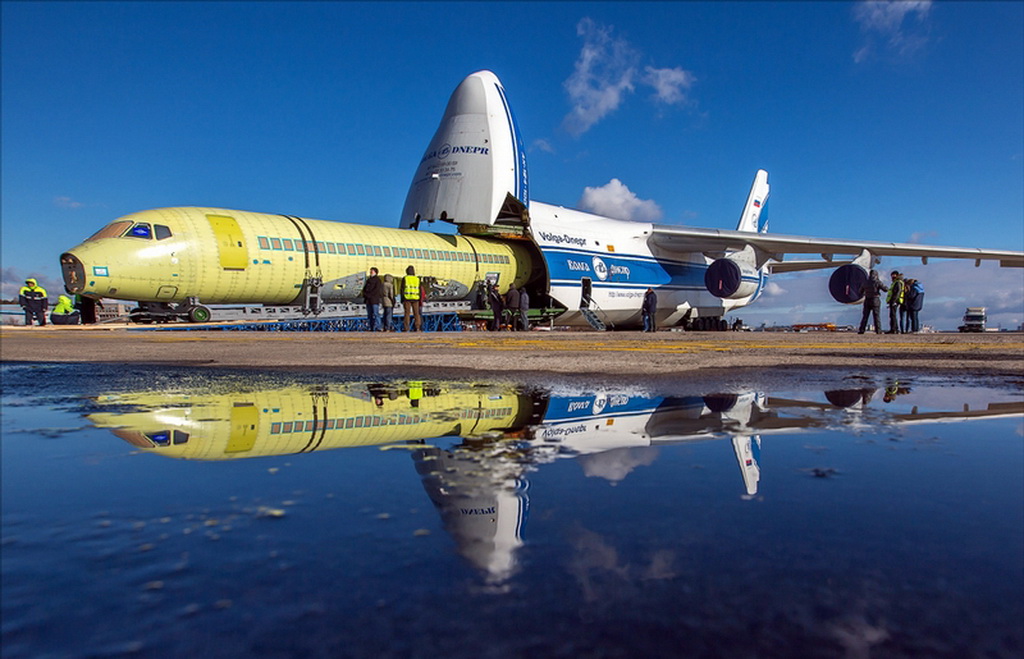 苏-9"捕鱼笼"战斗机.水不多,影也少,这张就将就将就了.