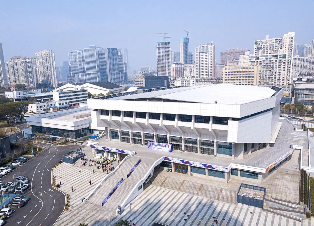 武汉"方舱医院"扩容至万余床位,具有多种功能