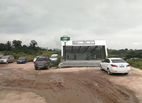 这就是南宁的佛子岭站,是南宁地铁1号线的一个地下站点.