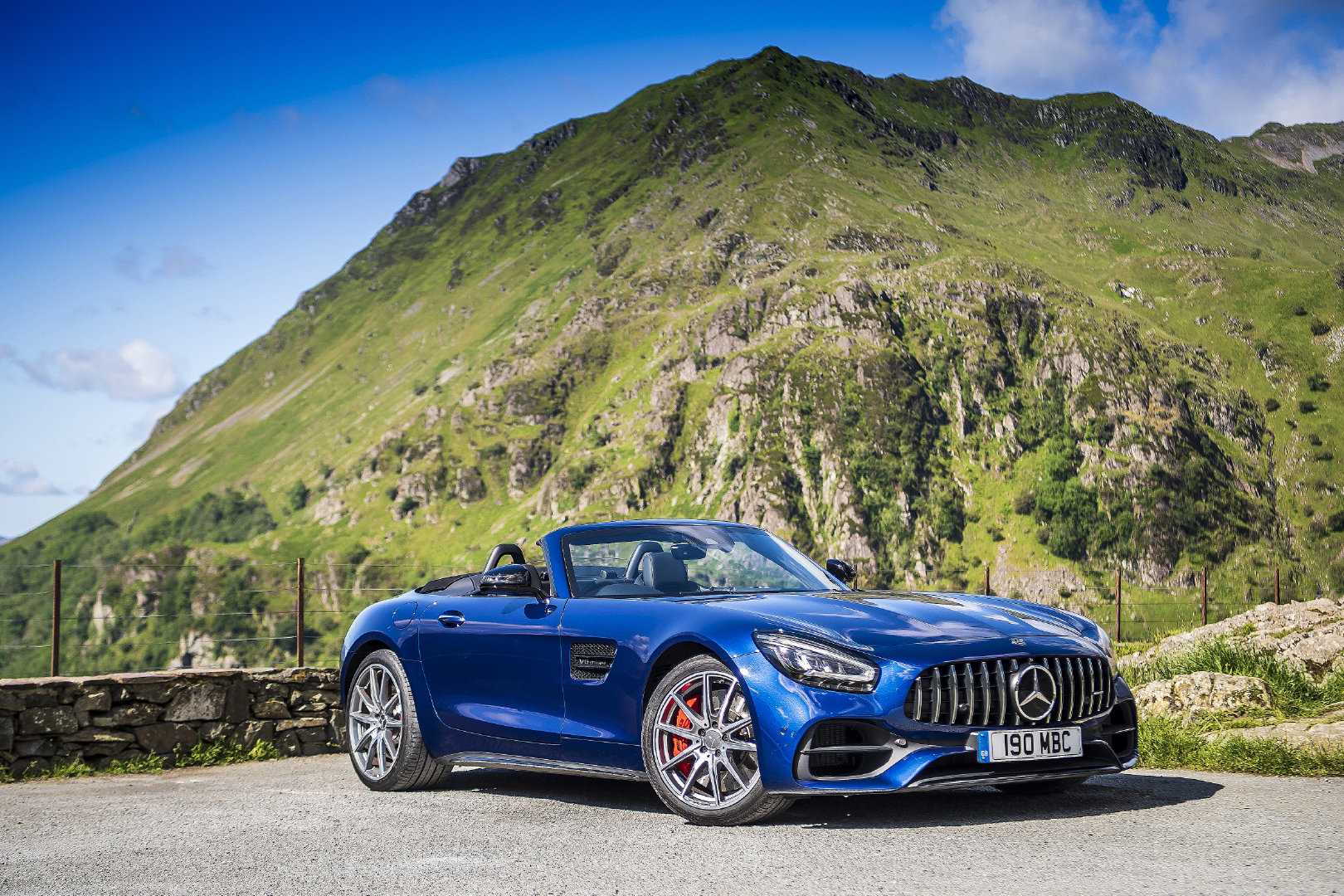 漂亮的梅赛德斯amg gts,敞篷很加分!