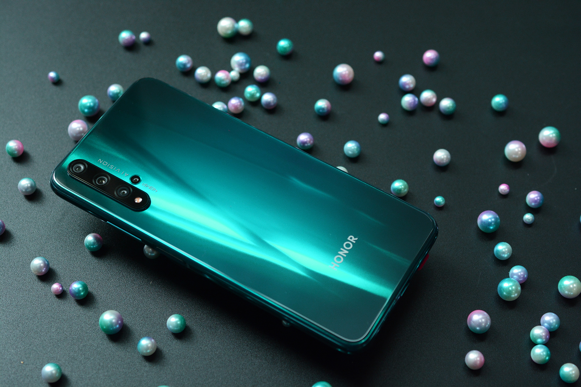 荣耀20也有蓝水翡翠版本了,大家给这颜值打几分?