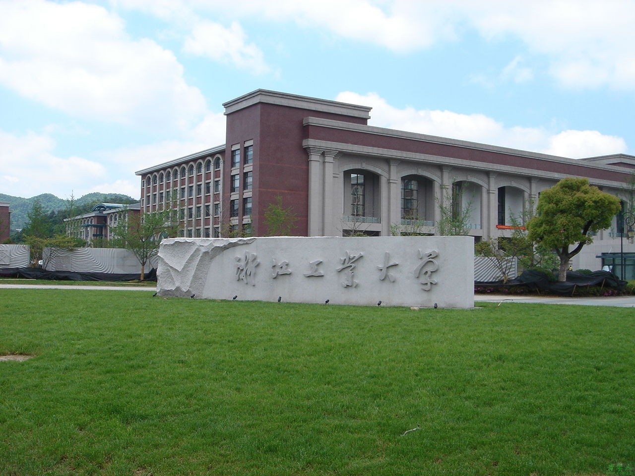 工业学堂,先后经历了杭州化工学校,浙江化工专科学校,浙江化工学院