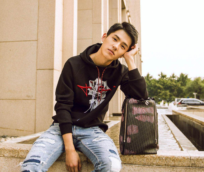 刘昊然在当今小鲜肉一代中,演技十分惊艳.