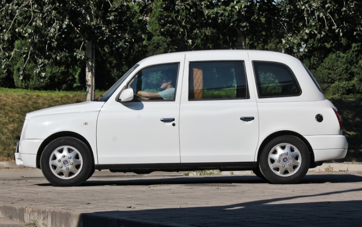 吉利tx4车型外观饱满,完美!吸睛利器!拉风!在市区回头率很高.