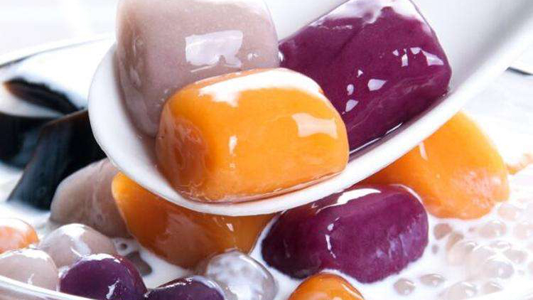 爱吃芋圆可以在家里做,手工芋圆Q弹爽滑,配浓香奶茶嫩滑布丁