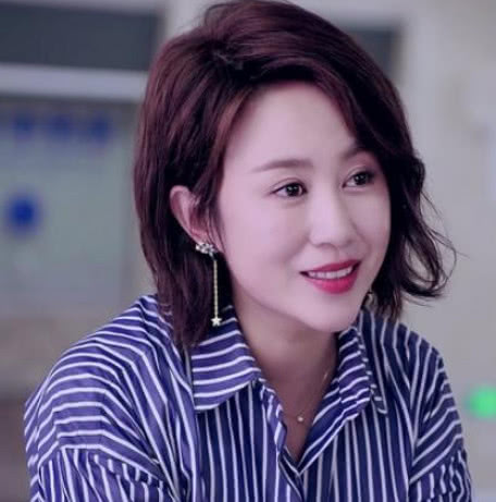 《逆流而上的你》爆火,马丽成穿搭教学,网友:她还有这么时尚?