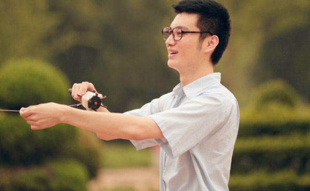 《东北往事》中他竟敢在张岳的婚礼闹事,最后被张岳的老爸制服!