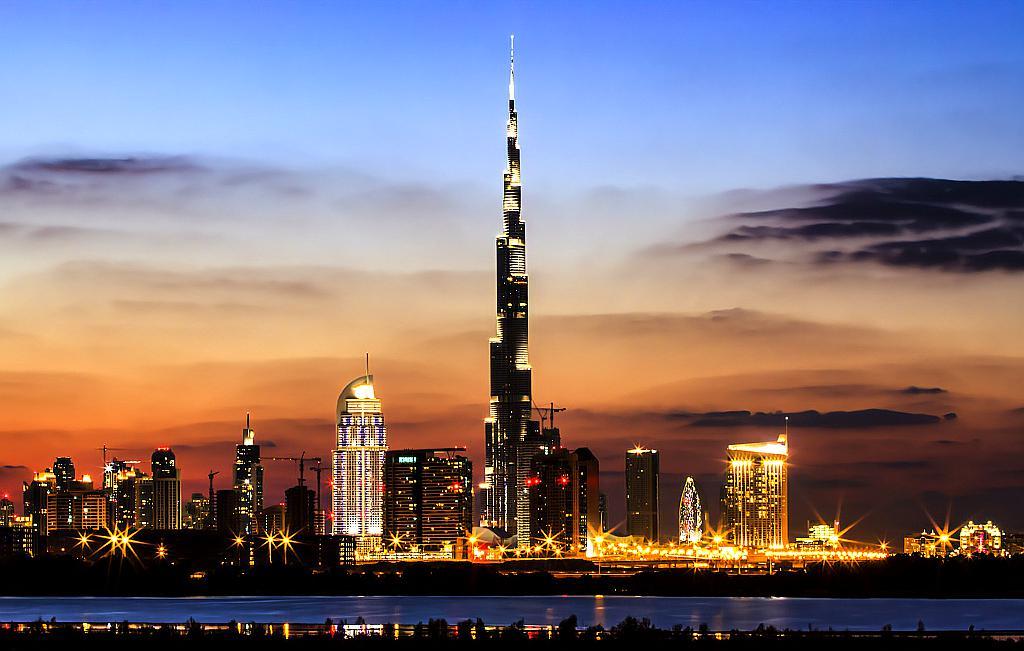 迪拜是中东地区的经济金融中心,它也是中东地区旅客和货物的主要运输