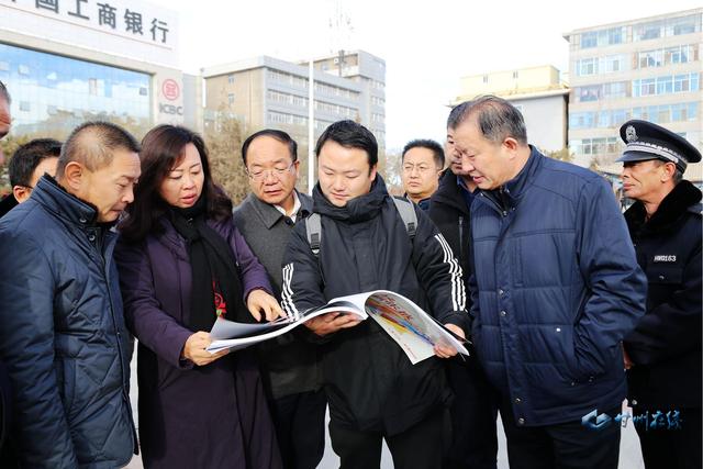 张洪清主持召开城市亮化及春节灯展工作现场办公会