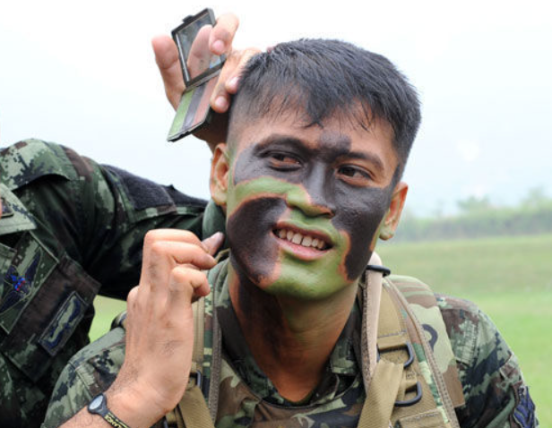 五本热血军事小说:现代兵王带领小队,意外穿越到了抗日战场