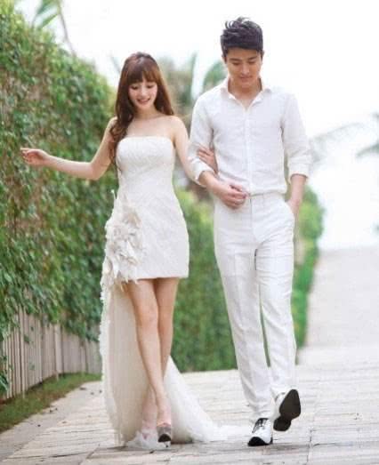 168的娄艺潇与男友同框像小孩!