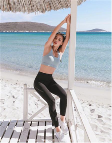 网红健身教练陈暖央颜值1流身材好!最美马甲线获160万粉丝追