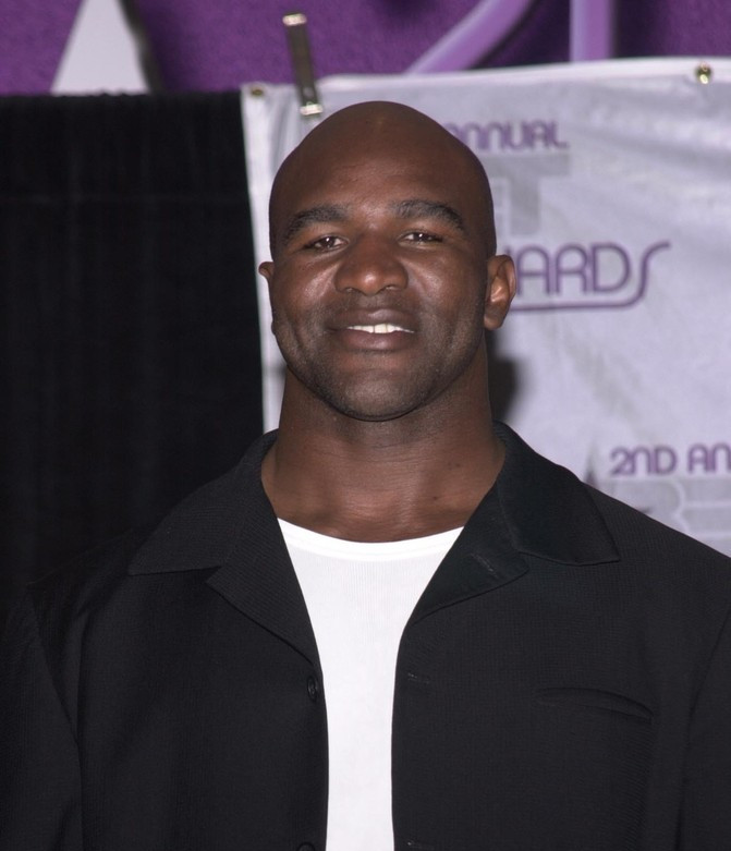 李小龙是同时代人健身的偶像,同时也是拳王嘴炮的偶像,泰森也曾经公开