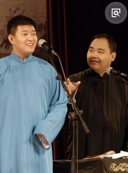 德云社那个"报幕的",其实是隐藏boss,是深得郭德纲信任的司机