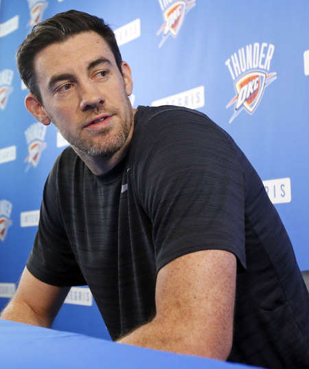 尼克-科里森:还未决定是否退役,亚当斯是最佳队友之一