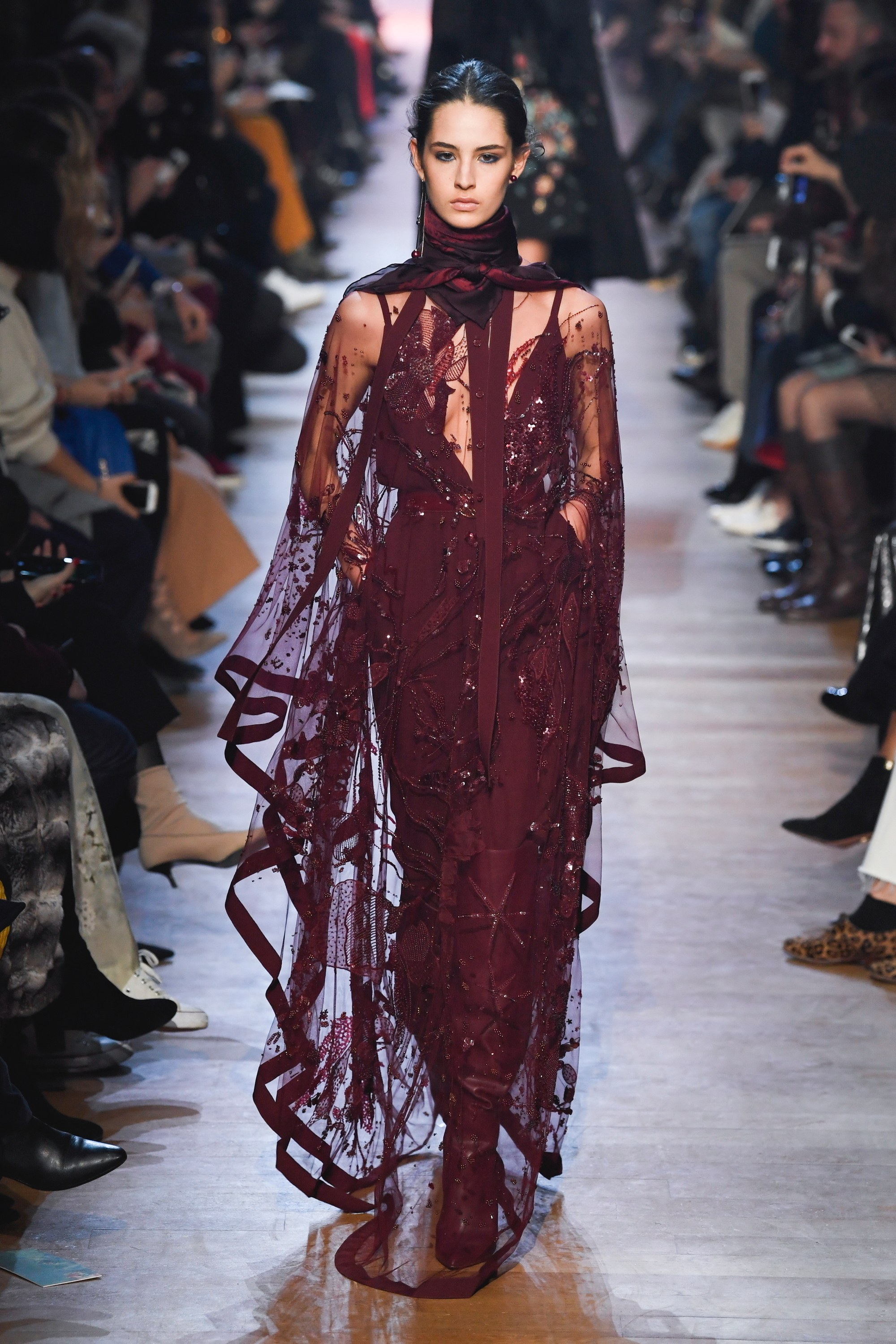 模特美图:elie saab 秋冬时装秀,中世纪风格的蕾丝花边