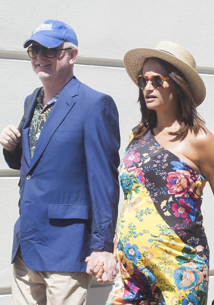 英国温布尔顿市,克里斯·埃文斯和他怀孕的妻子娜塔莎什叶派现身街头