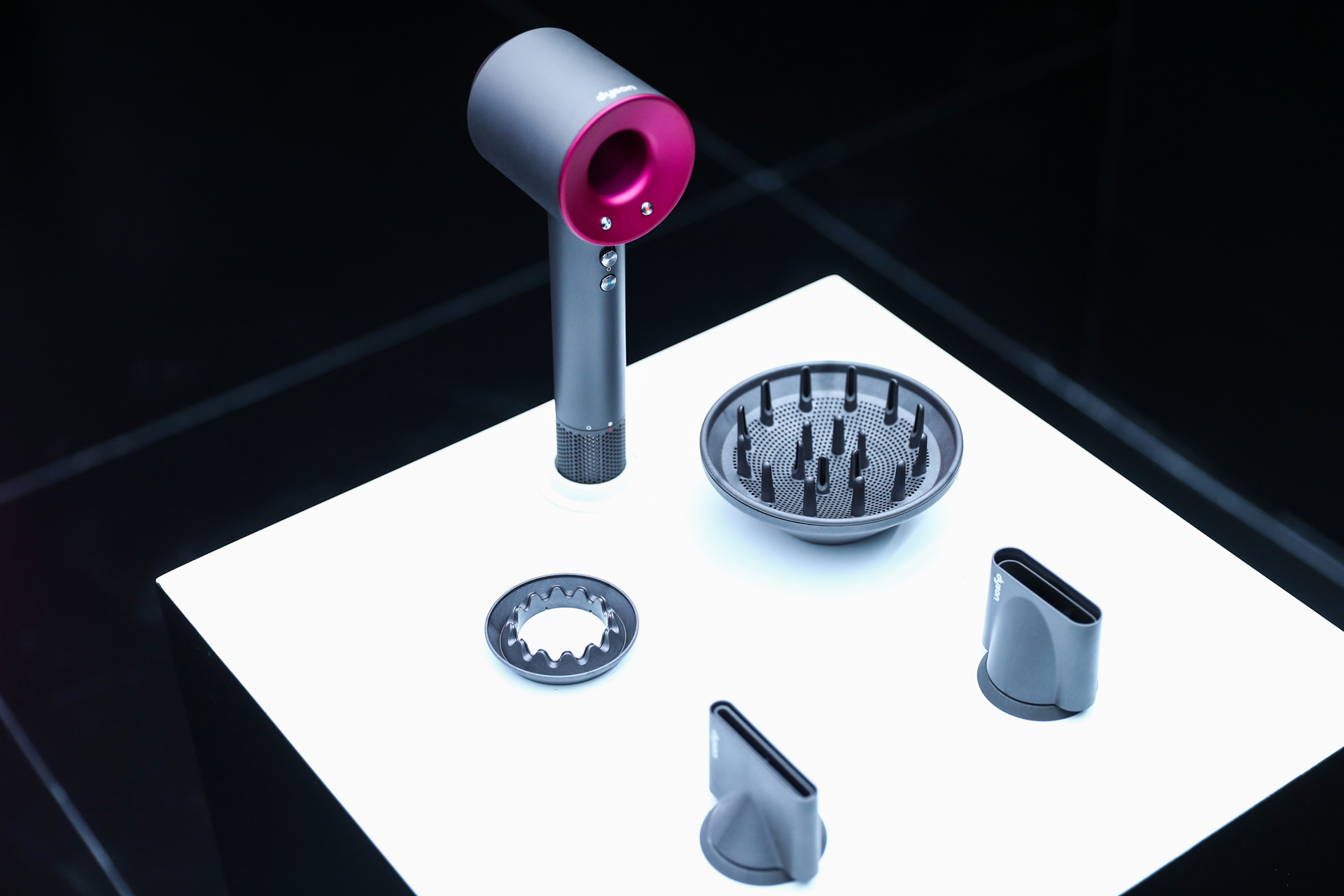 戴森更新supersonic吹风机配件,新推出柔和风嘴