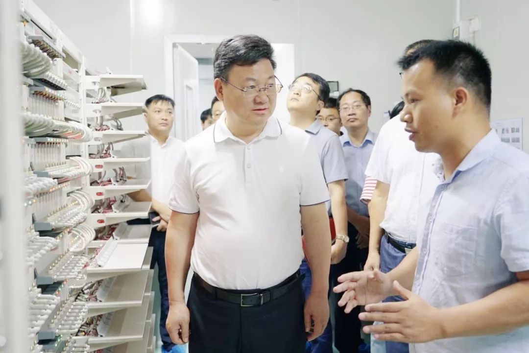 区委书记黄卫锋赴珠三角考察项目