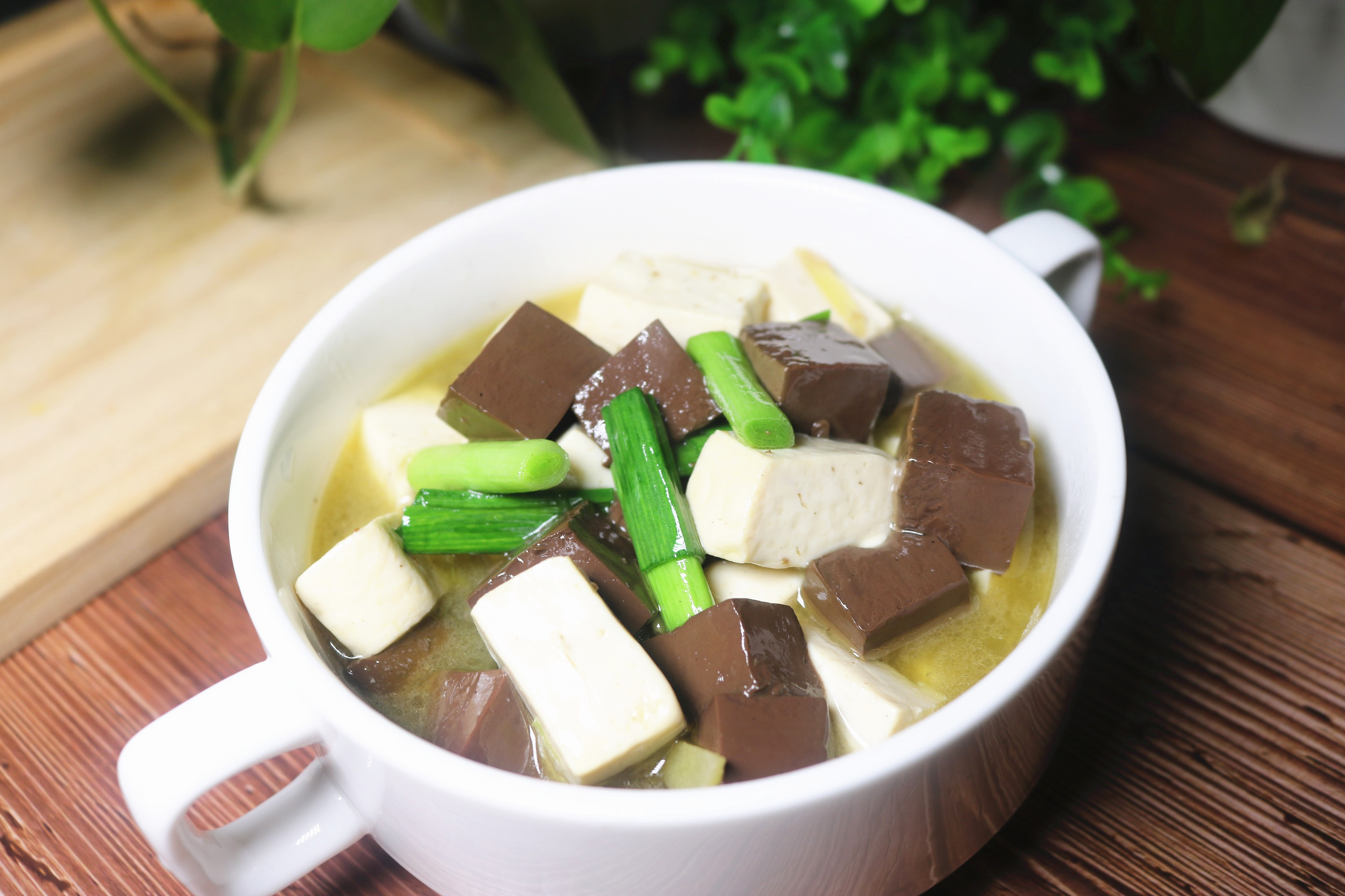 红白豆腐这样炖,鲜美滑嫩,补血养颜好气色!