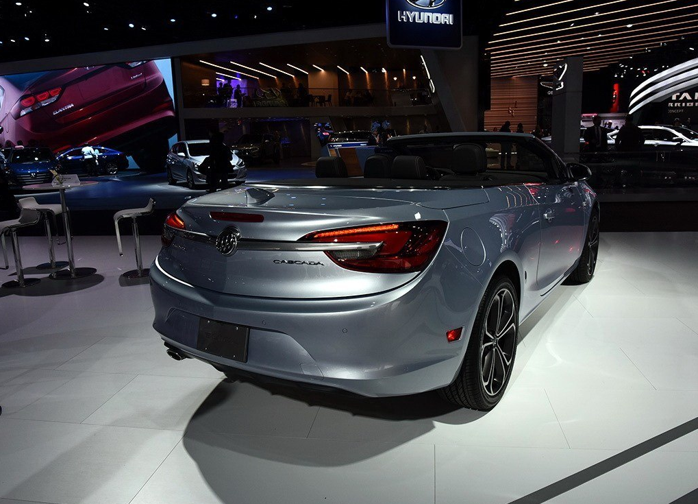 今天我来为大家介绍一款别克cascada敞篷跑车,这款车是一款时尚的紧凑