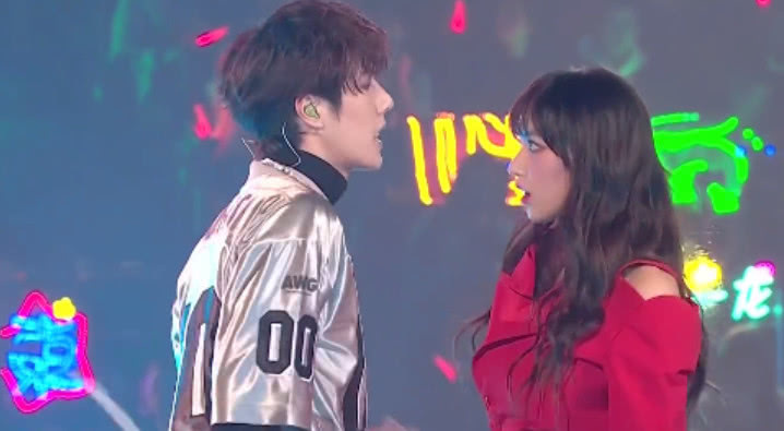 程潇王一博跨年夜合作表演惹争议 双方粉丝上演互撕大战