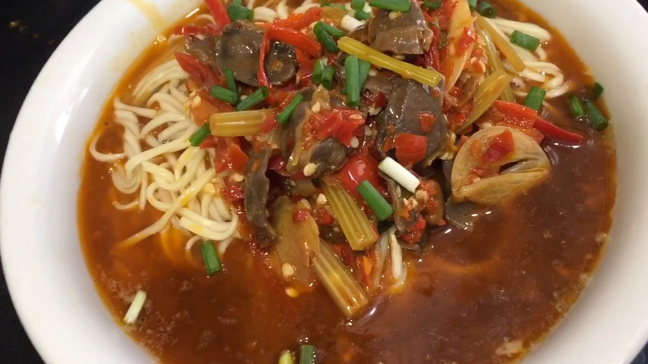 重庆小面系列泡椒郡肝(鸭胗)面制作方法详解