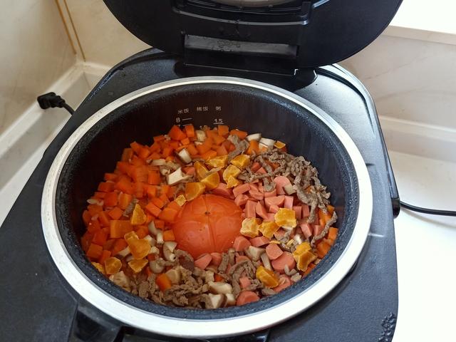 香噴噴的懶人飯,只需1個電飯煲,飯菜1鍋出,好吃又省事兒