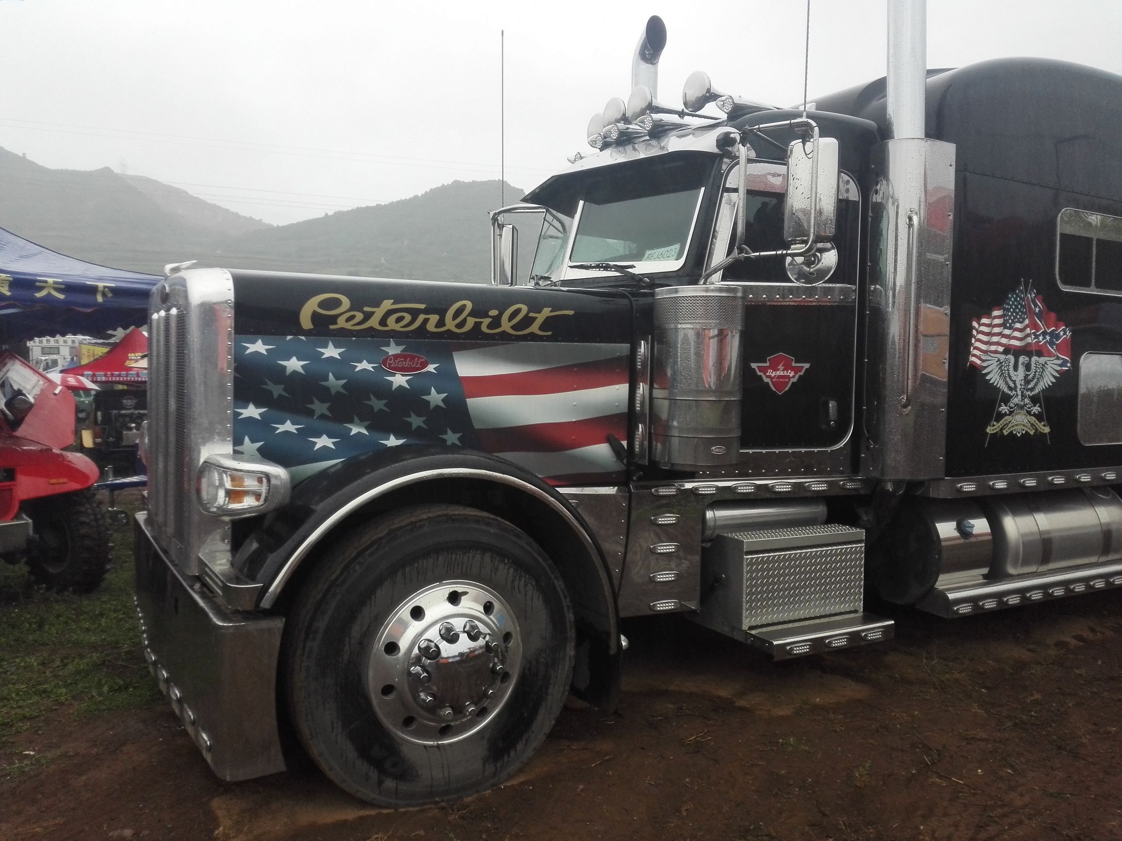 480万国最贵皮卡,堪称公路霸主,腿短的都不一定能爬上车