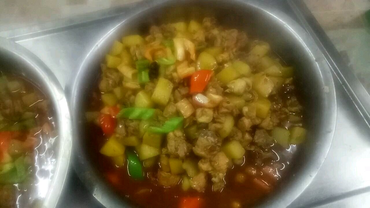 今天做了土豆炖鸡块