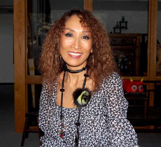 泥瓦匠出身的她,天后级别人物曾比那英还红,二婚嫁外国老公无子