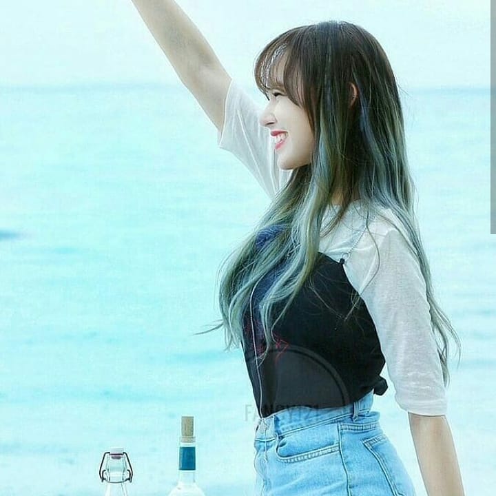 程潇"洋娃娃"造型引热议,吐舌头卖萌太"犯规"