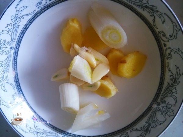 芋头好吃不好剥?教你一个小妙招,一撕就掉不痒手!