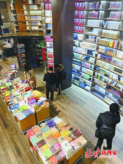 北京三里屯三聯韜奮書店:24小時不打烊 深夜裡溫暖的精神家園