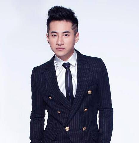 六哲:出生于1985年华语流行男歌手 代表作: 错错错>