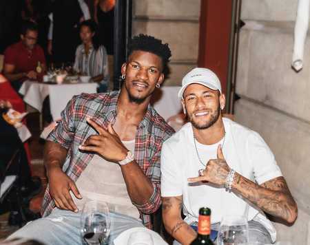 巴特勒社媒回顾与内马尔合影:祝我的兄弟生日快乐