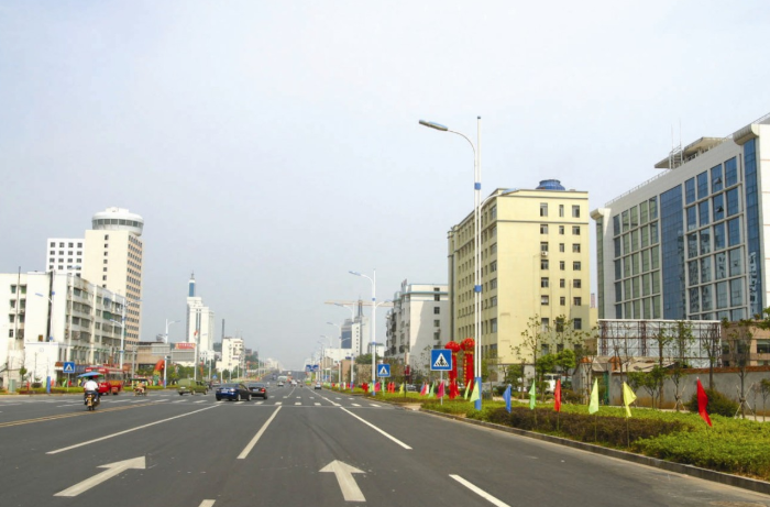 益阳山清水秀,景色优美,著名景点:桃花江核电站,洞庭湖,桃花江美人窝
