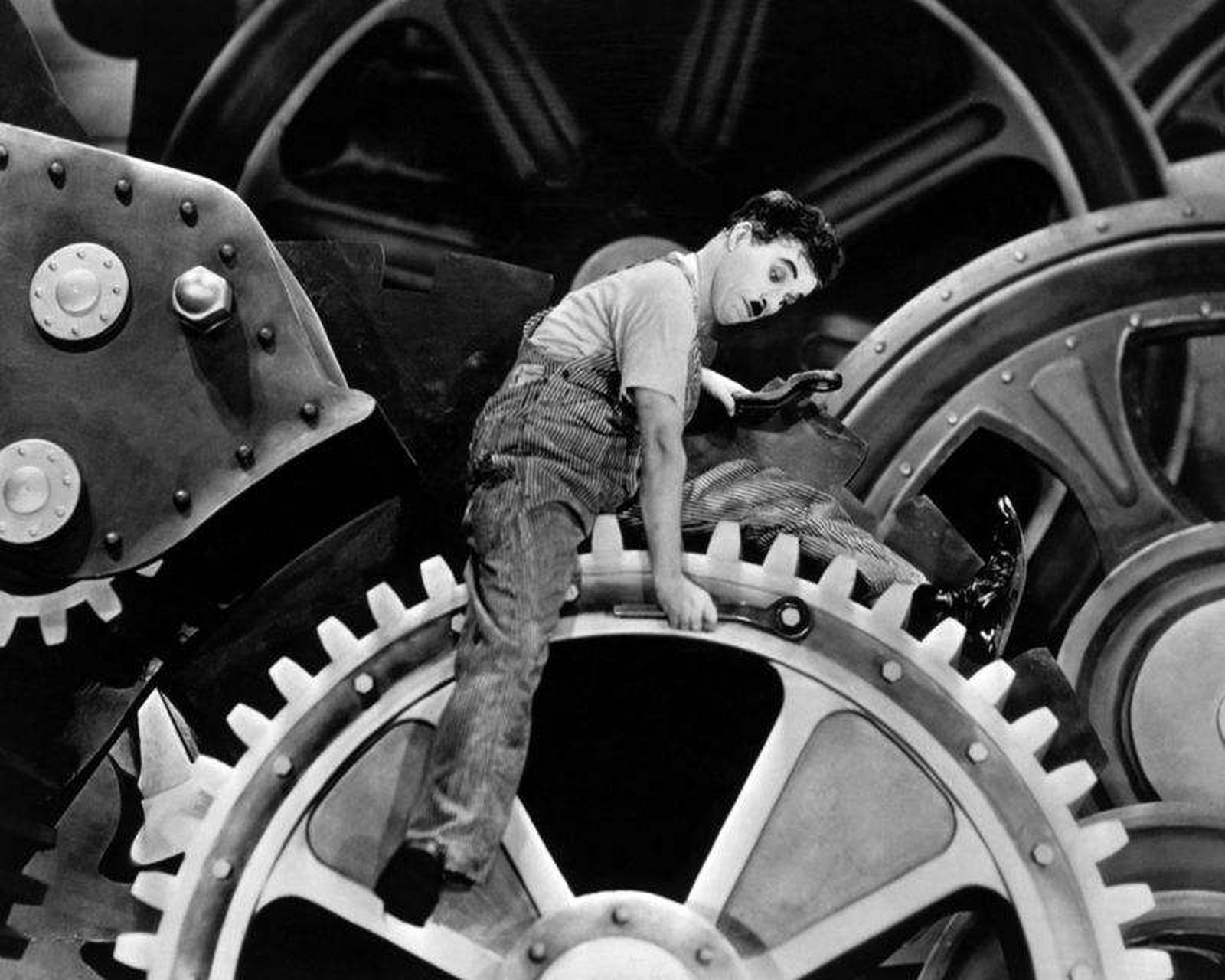 1936年2月11日,卓别林的《摩登时代》在伦敦上演