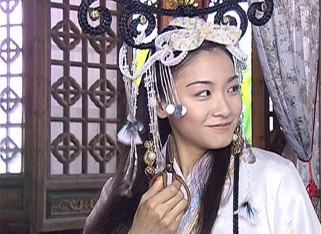 风云雄霸天下4大车轮头饰:独孤梦有4个轮子,第二梦轮子里有串珠