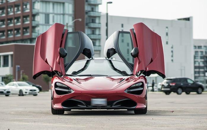 买兰博基尼亏大了!它提速2.6秒炫酷"蝴蝶门",男人的梦想座驾