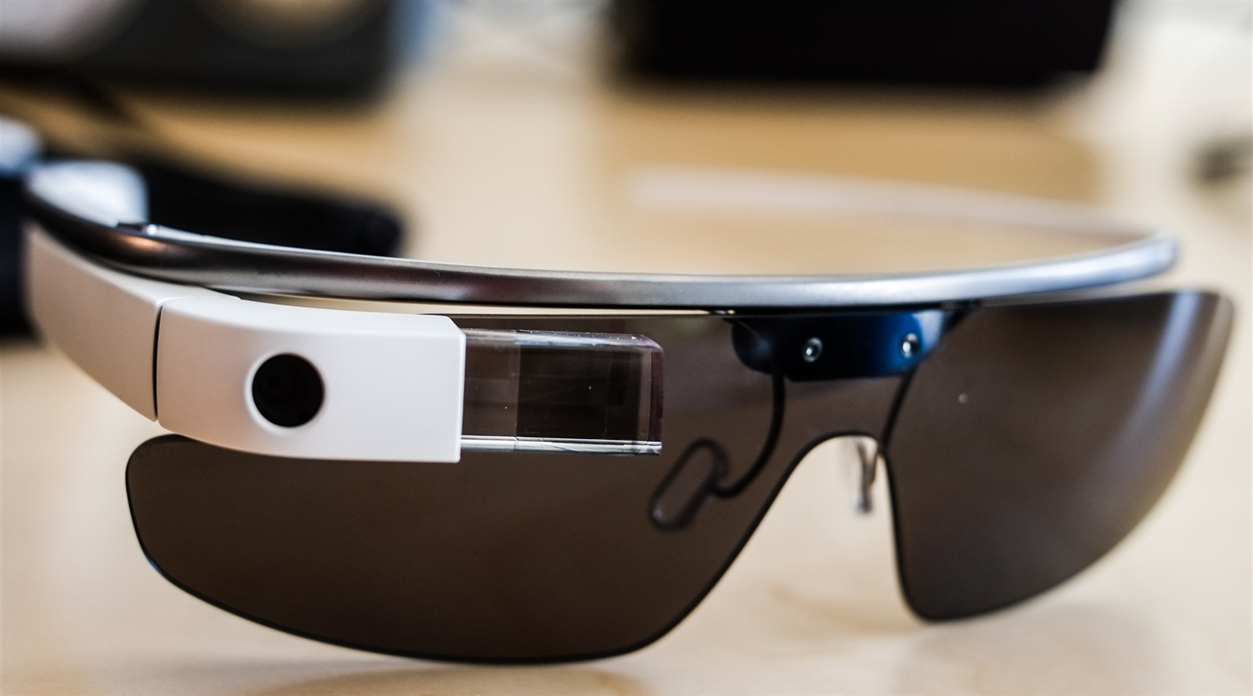 从流浪地球展望未来:智能手机迟早被它取代