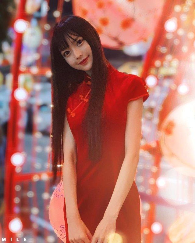 叶子淇新年写真曝光 展现纸片腰