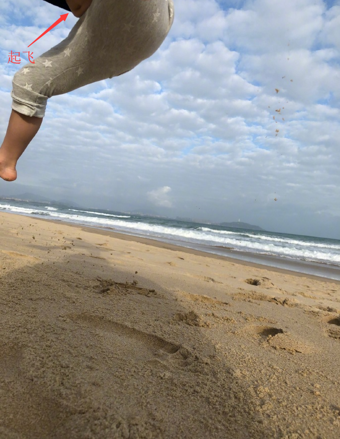 谢楠大儿子"吴所谓"再次入坑,摆拍"起飞"动作,妈妈:好的!