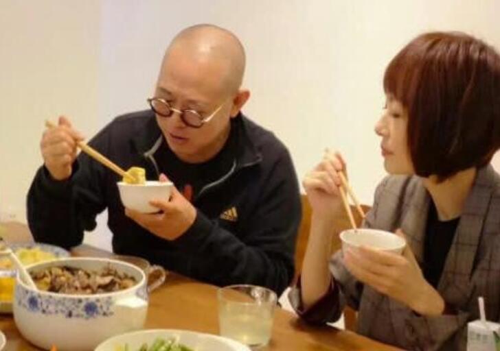 鲁豫有约采访李连杰,当饭菜一上桌时,鲁豫表示:不可思议
