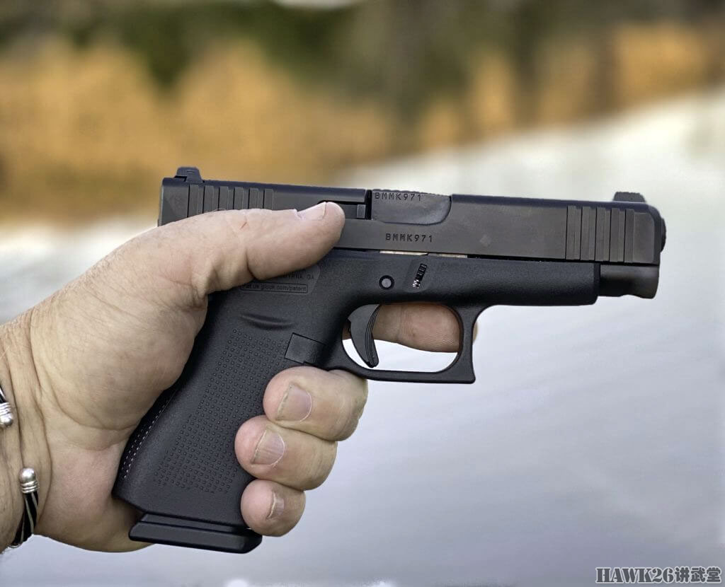 评测:格洛克48超薄手枪 方便隐蔽携带 小手用户的理想选择之一