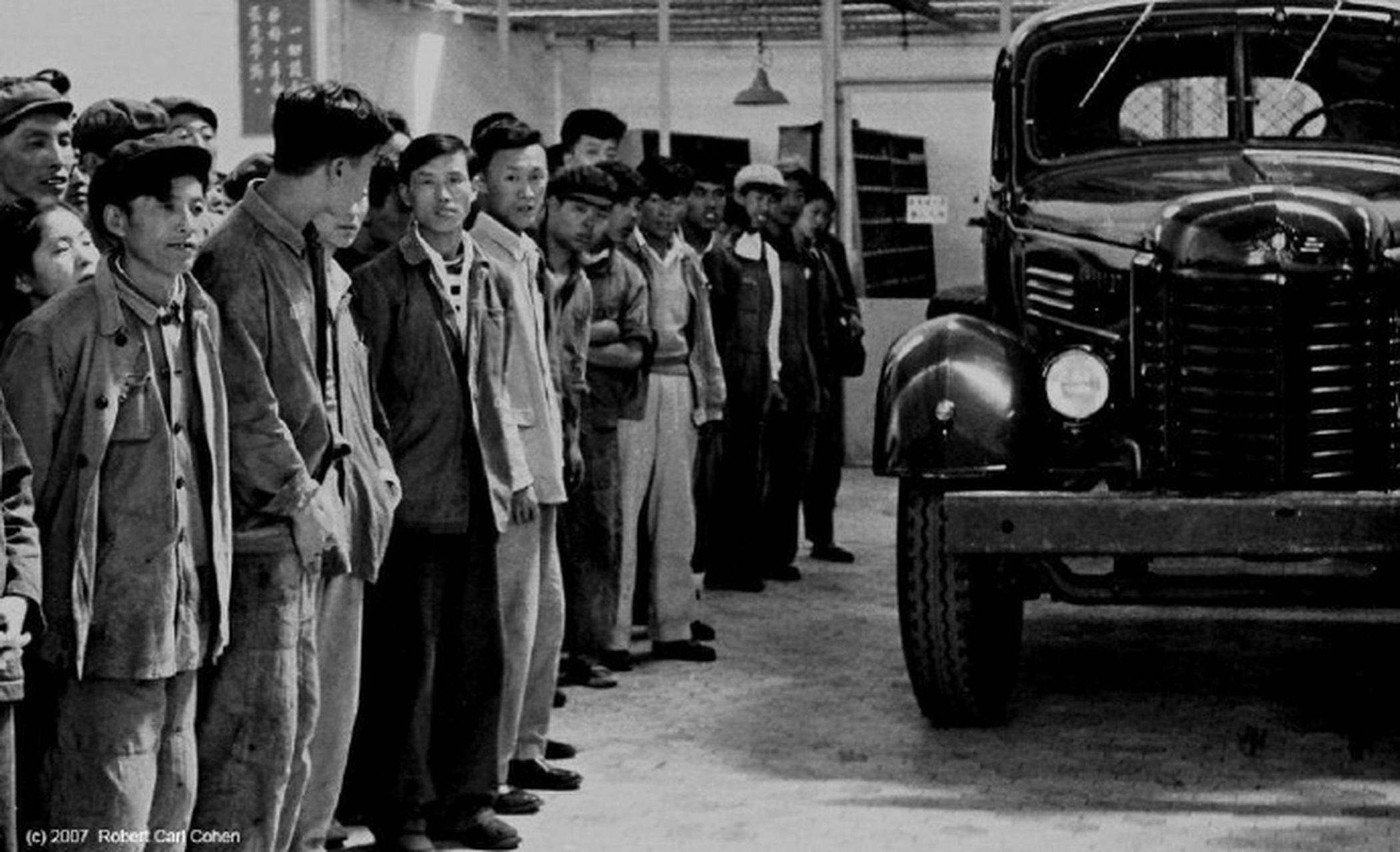 長春第一汽車製造廠從1953年開始奠基興建,1956年建成並投產.