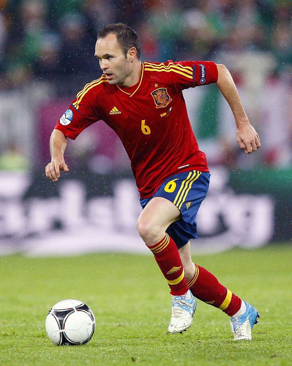 安德雷斯·伊涅斯塔,1984年5月11日出生于西班牙南部小镇阿尔瓦塞特